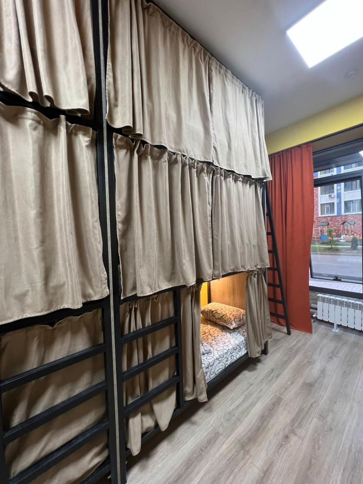 Рой Hostel Almaty Luaran gambar