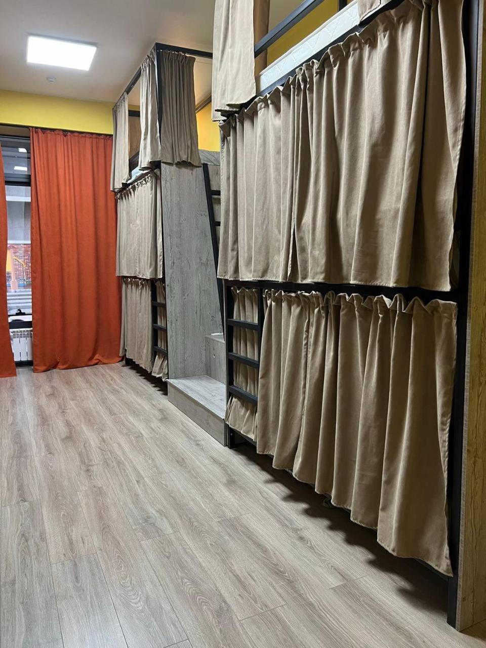 Рой Hostel Almaty Luaran gambar