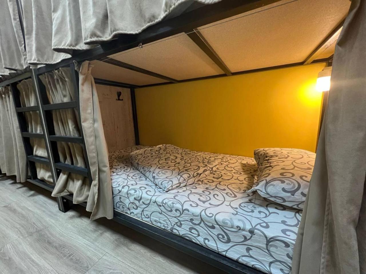 Рой Hostel Almaty Luaran gambar