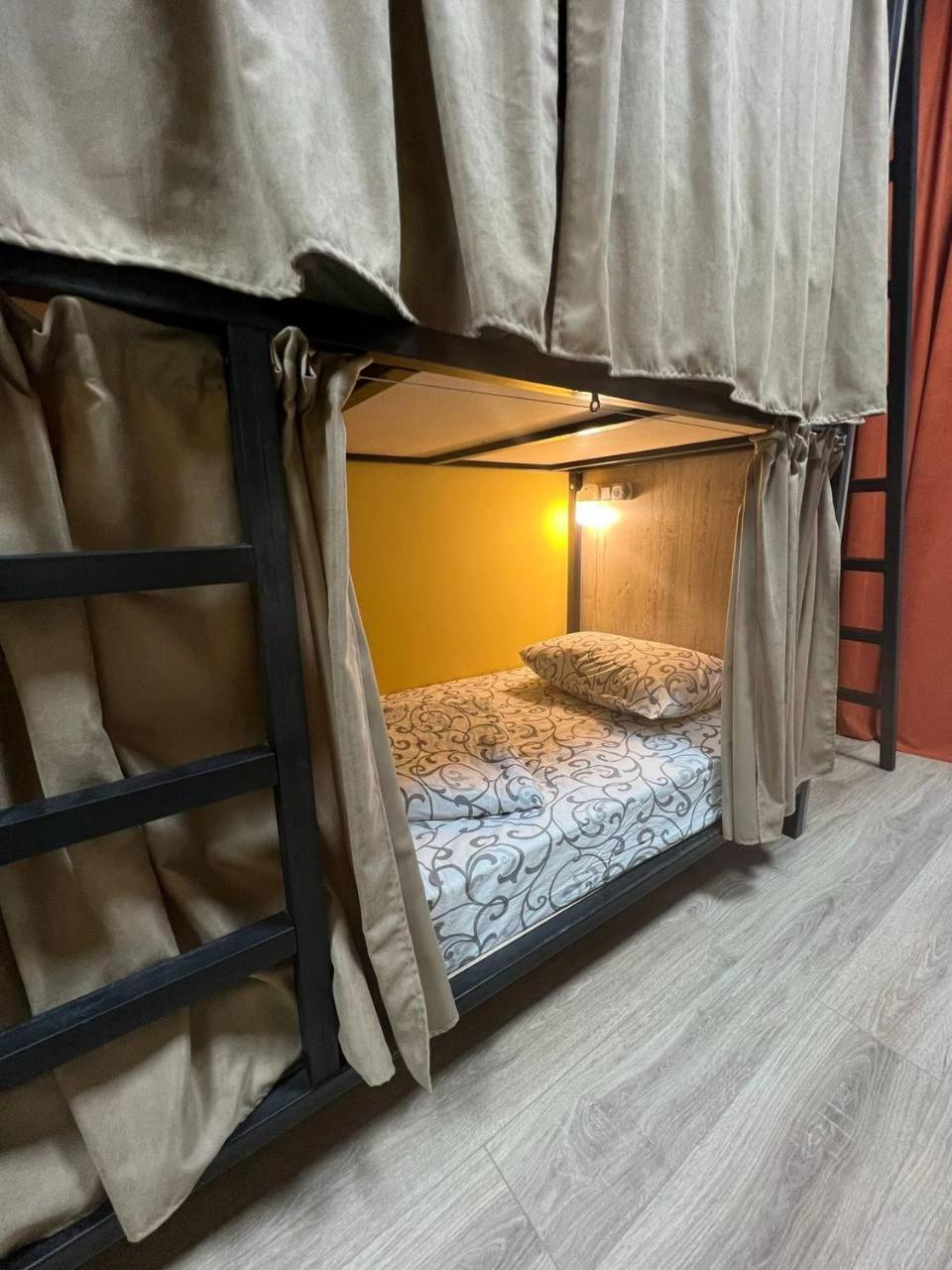 Рой Hostel Almaty Luaran gambar