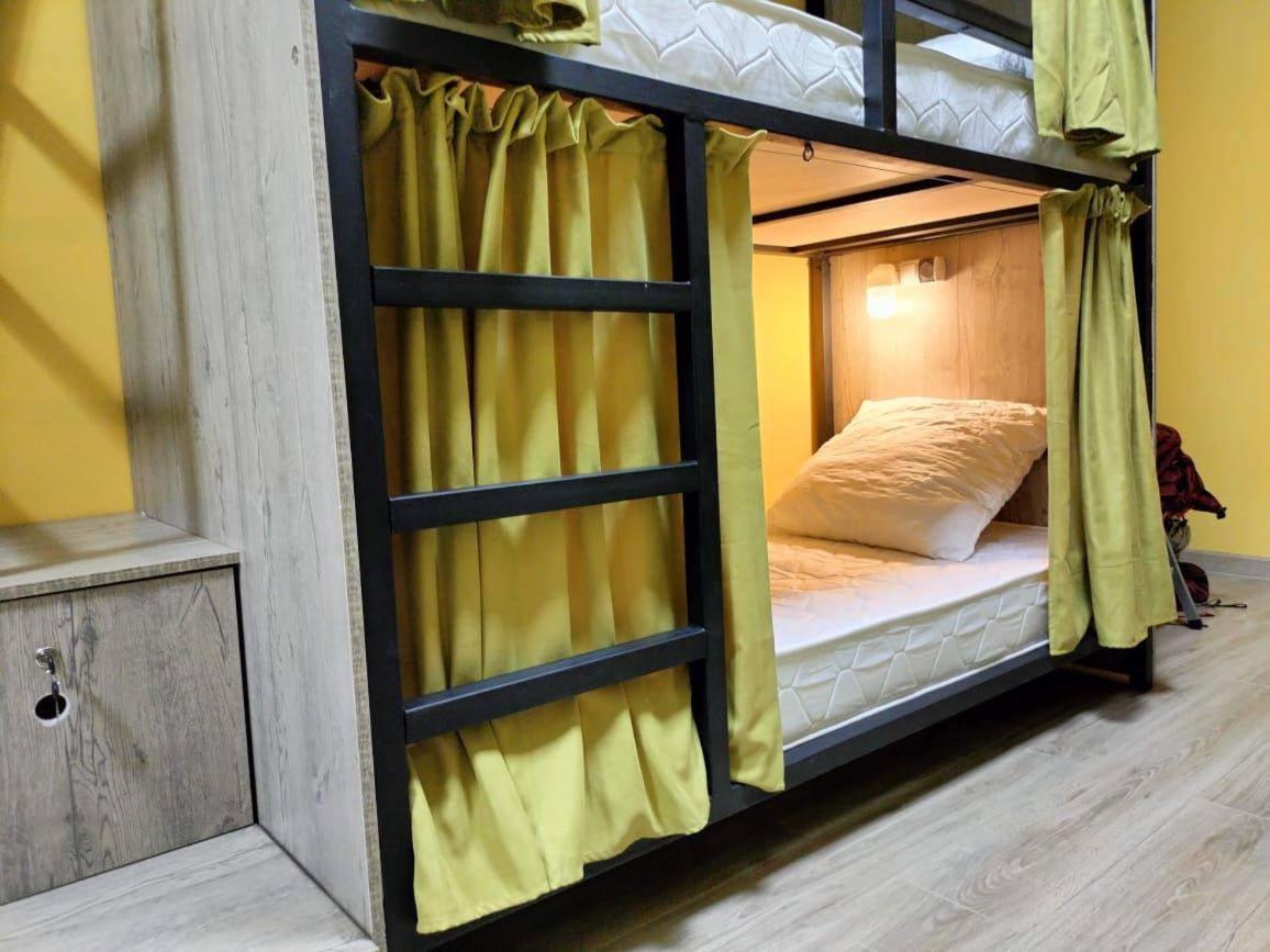 Рой Hostel Almaty Luaran gambar